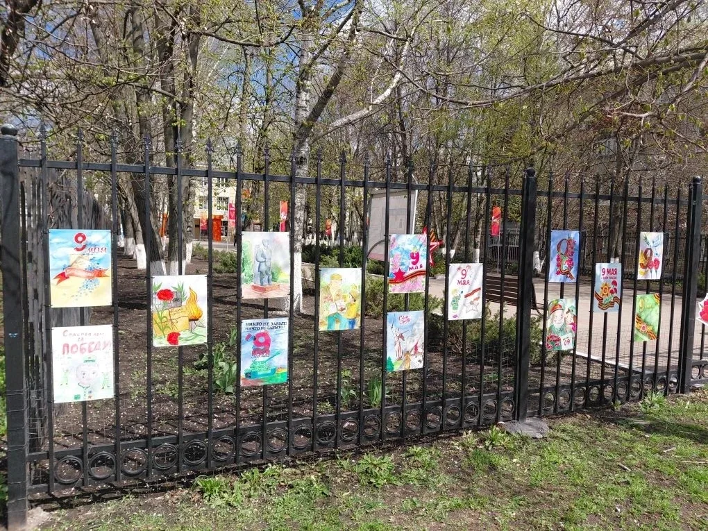 ОКНА ПОБЕДЫ  🕊🕊🕊🕊🕊  9️⃣ мая - всеобщий праздник! Школа преобразилась, мы создали настоящую атмосферу