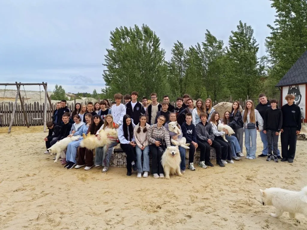 В ГОСТЯХ У СКАЗОЧНЫХ ПАРКОВ 🦙🦙🦙🦙🦙🦙🦙🦙🦙🦙  🎓Учащиеся 8 «Б» и 6 «А» классов совершили экскурсию в «Лого»
