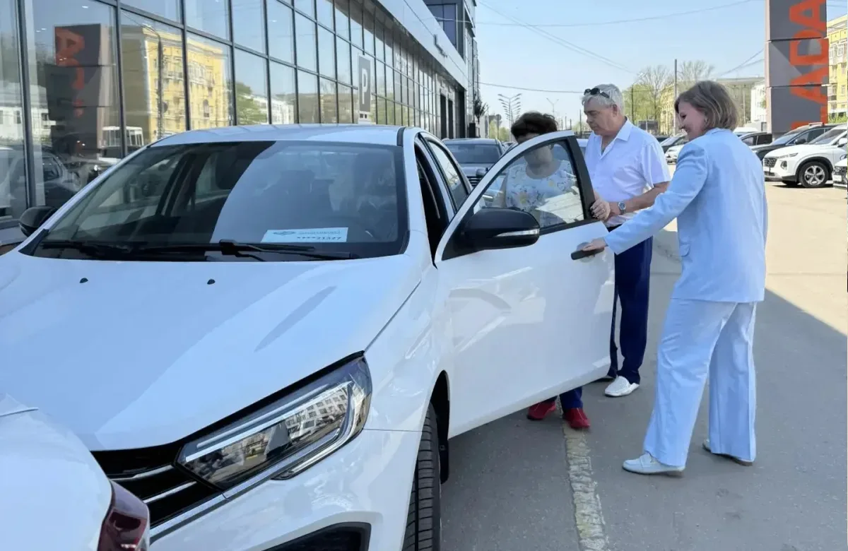 🚙 Ключи от новых автомобилей вручили нижегородцам, пострадавшим на производстве.   🤲 4 специально об