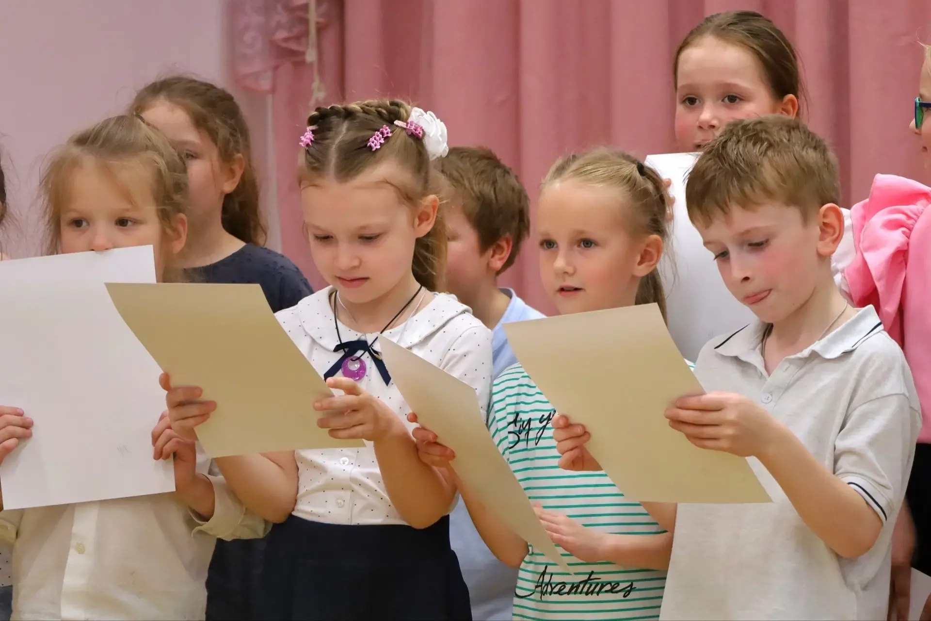 🔔 Торжественная линейка  В школе прошли последние торжественные линейки для 1–6 классов в этом учебн