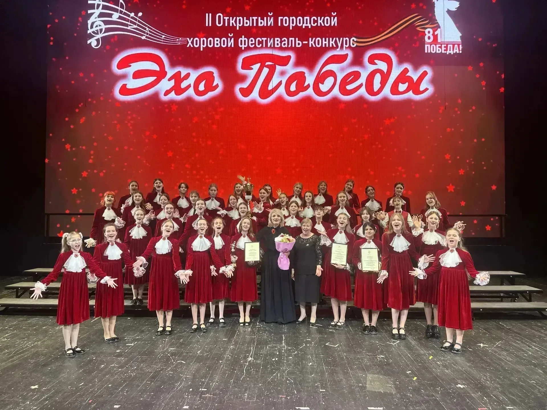 Смирнова Елизавета, ученица 8 "В" класса, приняла участие во втором Открытом городском хоровом фести