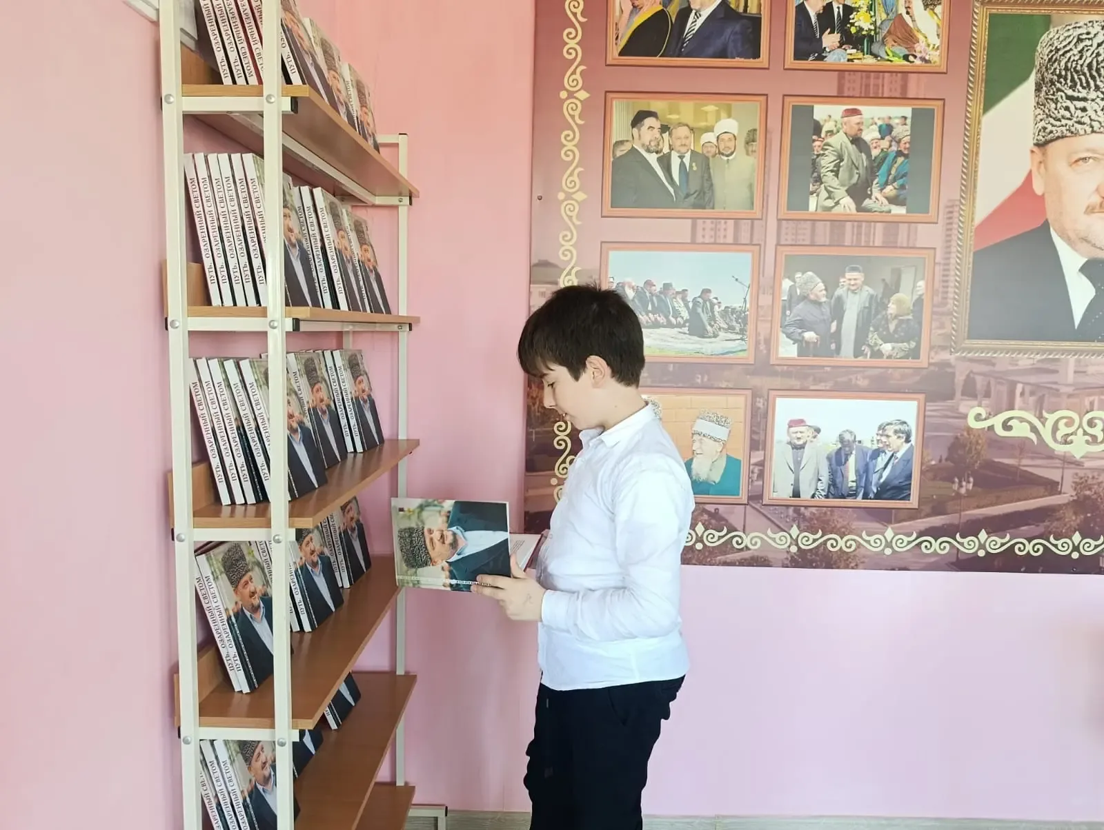 В МБОУ «СОШ с. Садовое им. А.-Х. Кадырова» г. Грозного состоялся Урок Мужества, посвящённый лауреата