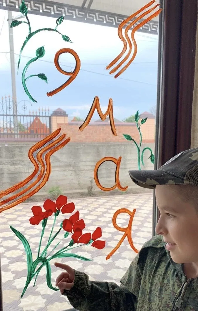Ученики нашей школы присоединились к патриотической Всероссийской акции «Окна Победы». Ребята вместе