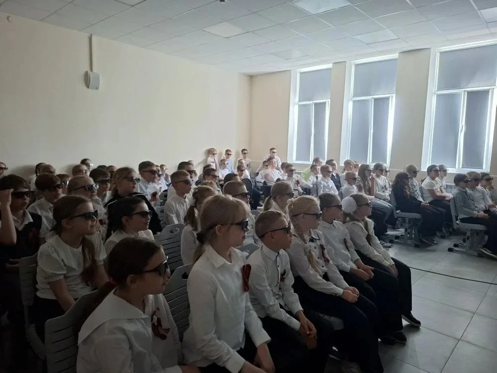 Сегодня в нашей школе прошёл показ невероятно трогательного и познавательного фильма «Я ПОМНЮ в 3D» 