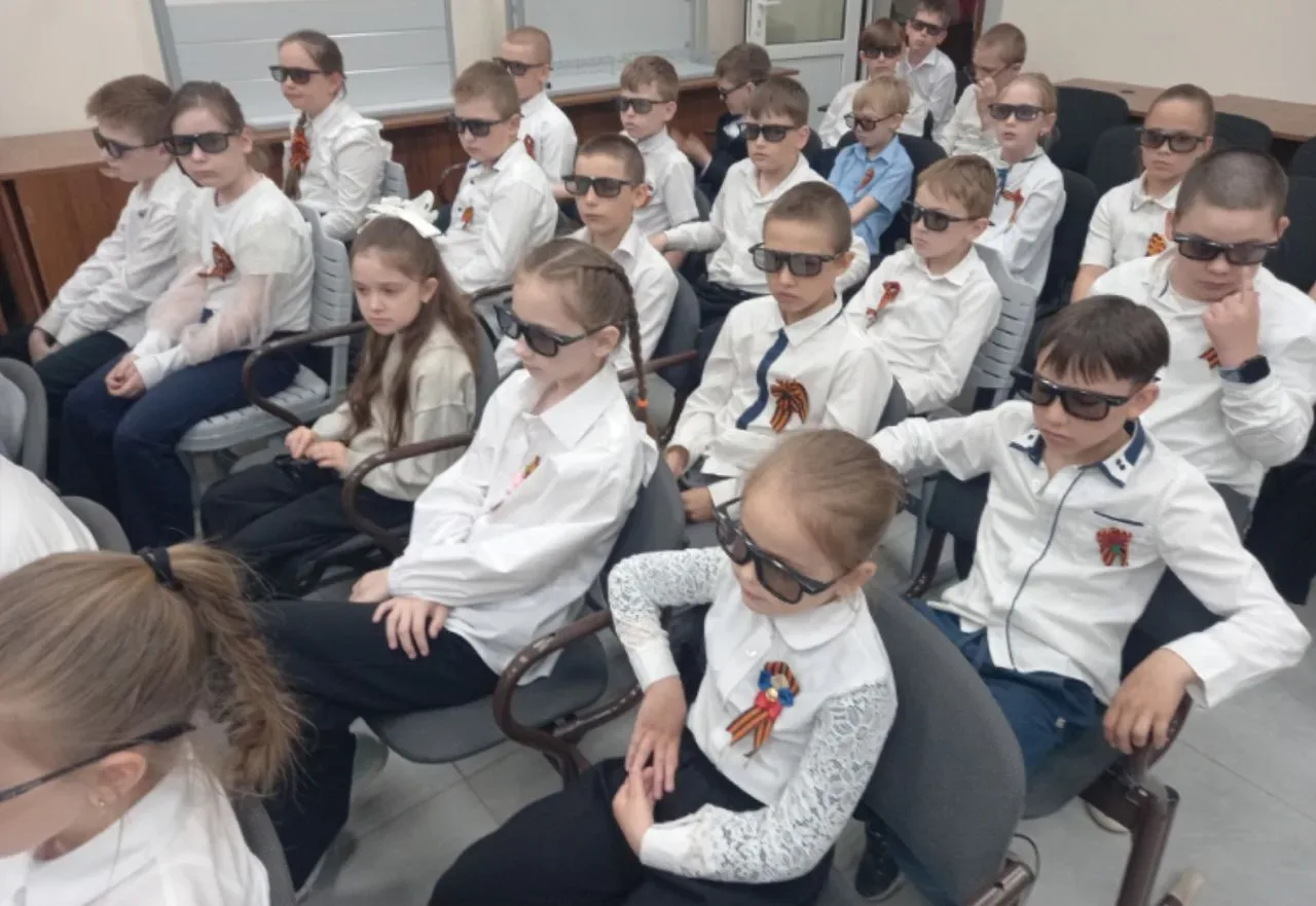 Сегодня в нашей школе прошёл показ невероятно трогательного и познавательного фильма «Я ПОМНЮ в 3D» 
