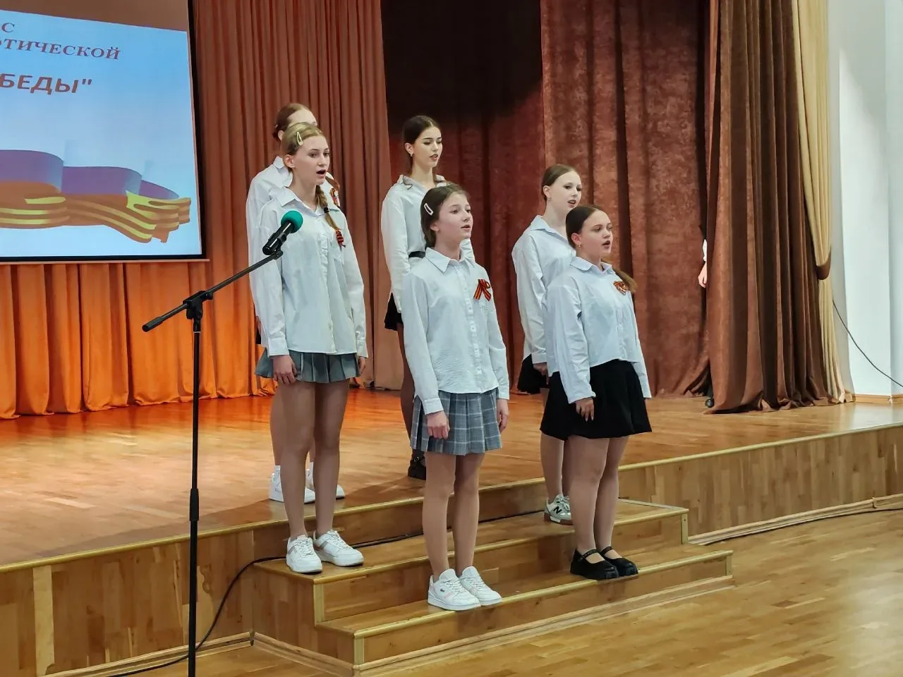 Сегодня в школе завершился конкурс военно-патриотической песни «Ветер победы» среди учащихся 8-х кла