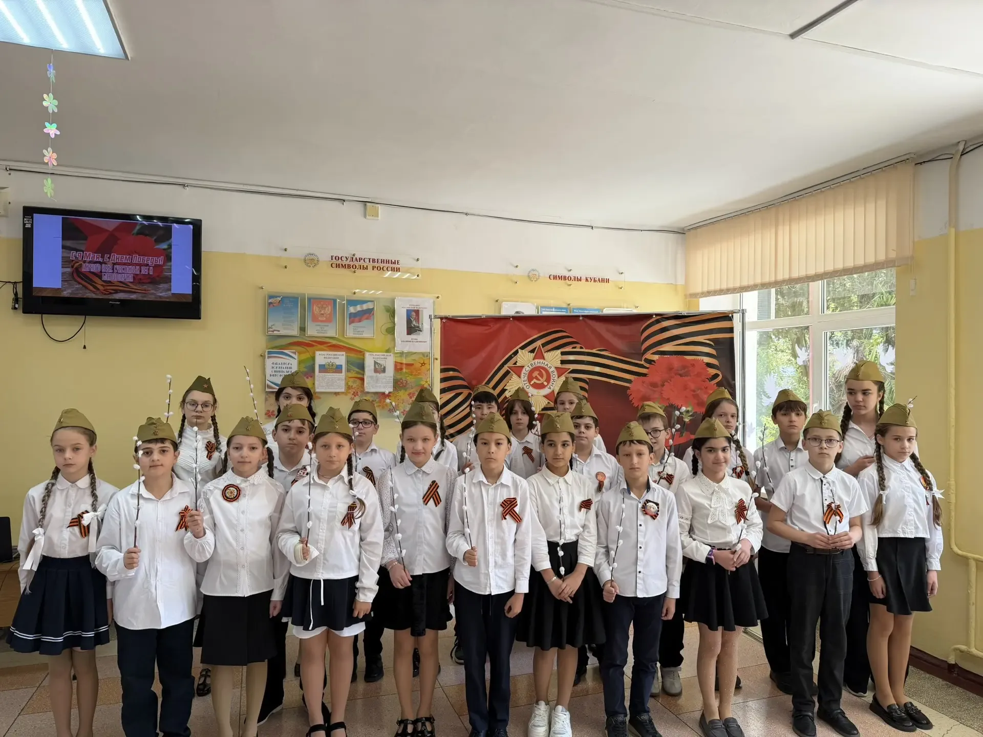 Подвиг, который живет в наших сердцах!❤️🙏  В преддверии праздника Великой Победы учащиеся 2Б класса 