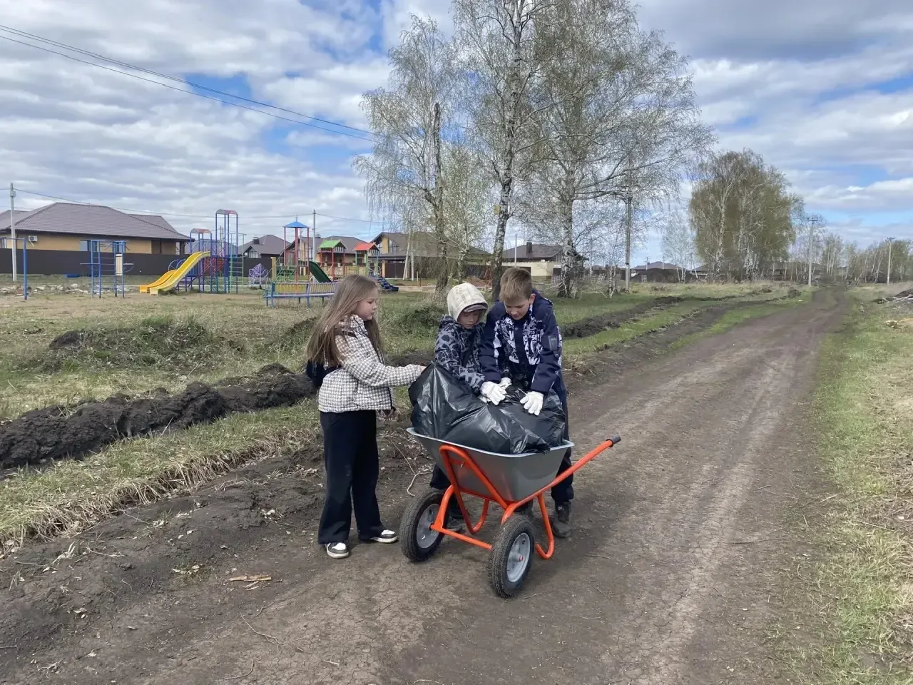 Хранители малой родины🌳  Жители улицы Хирурга Шакурова деревни Азьмушкино ежегодно доказывают, как в