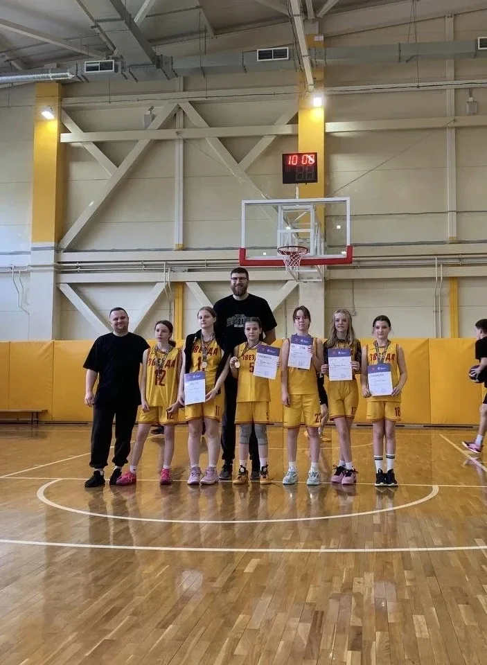 Городской этап Чемпионата Школьной Баскетбольной Лиги🏀  С Апреля по Май женская сборная 525 школы по