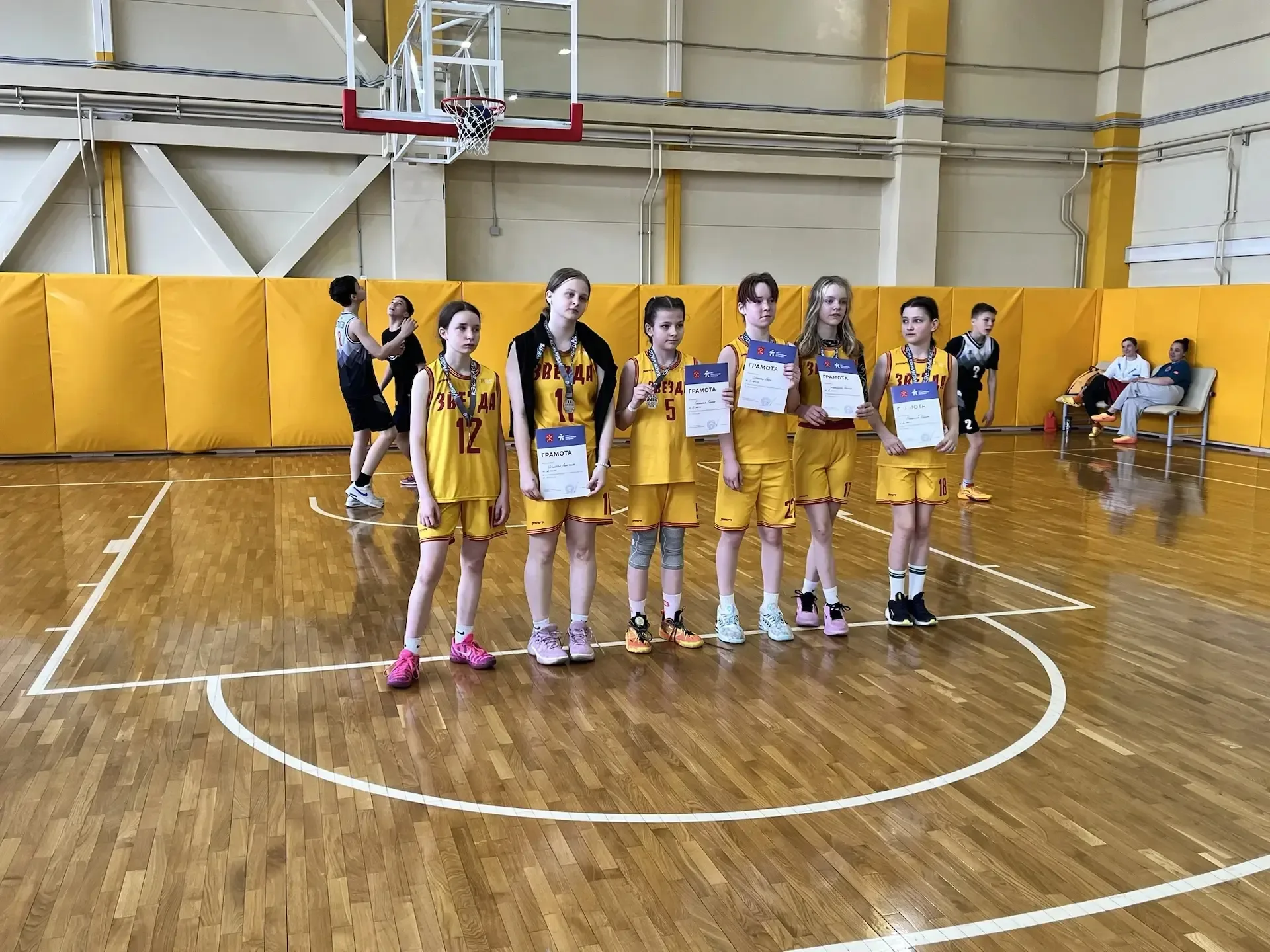 Городской этап Чемпионата Школьной Баскетбольной Лиги🏀  С Апреля по Май женская сборная 525 школы по