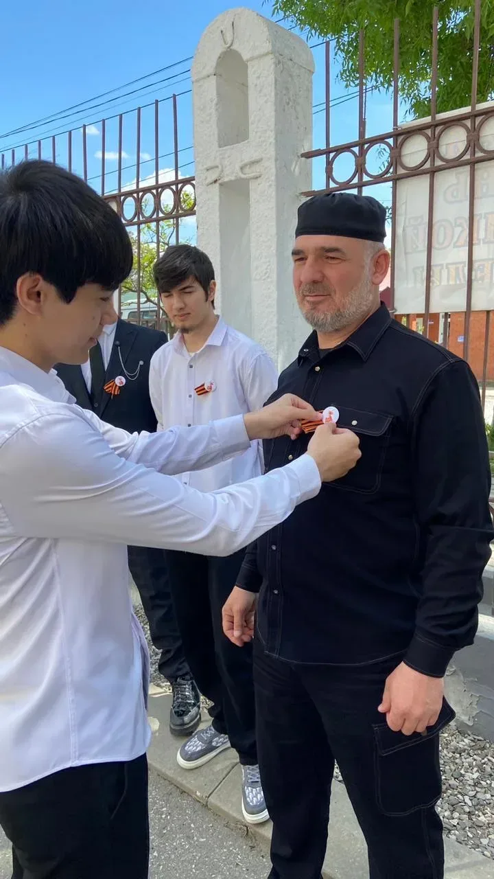 В рамках подготовки к празднованию 9 мая обучающиеся ГБПОУ «Гудермесский железнодорожный техникум» п
