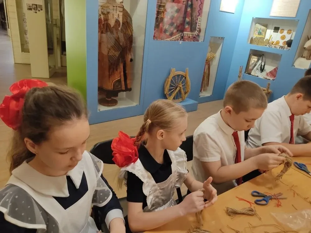 ✨ Сегодня 4В класс побывал в музее  народной культуры! ✨  Старинные предметы быта, красивые национал