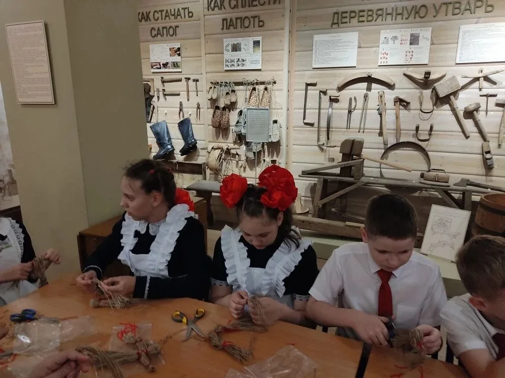 ✨ Сегодня 4В класс побывал в музее  народной культуры! ✨  Старинные предметы быта, красивые национал