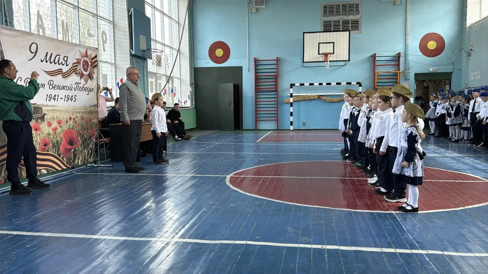 Сегодня в нашей школе ярко и торжественно стартовал конкурс смотра строя и песни! 📯  Первый шаг к по