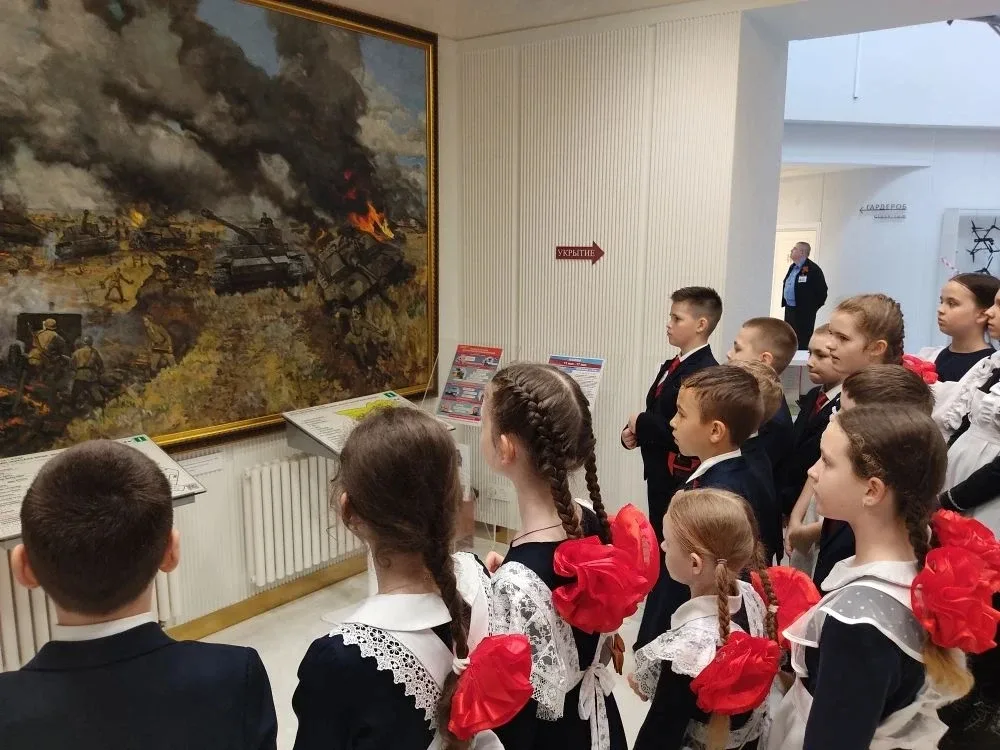 🏛Сегодня наш 4В класс совершил увлекательное путешествие сквозь время! Они посетили музей «Диорама»,