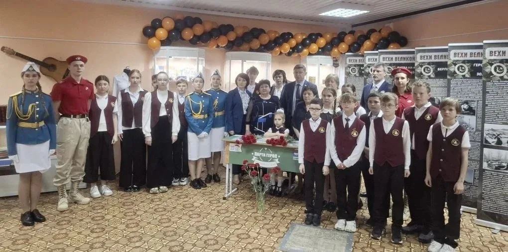 🎖️ В нашей школе открылась «Парта Героев»! 🎖️Мы стали частью всероссийского патриотического проекта,