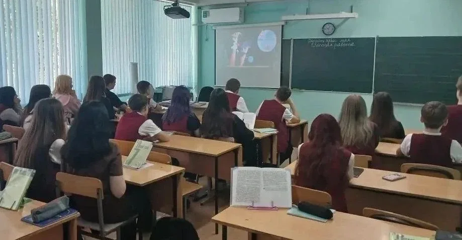 🚨 Цифровой ликбез в действии: учимся распознавать мошенников!  В школе прошёл масштабный цифровой ли