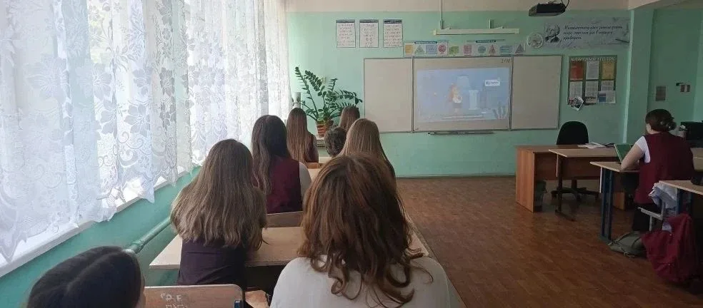 🚨 Цифровой ликбез в действии: учимся распознавать мошенников!  В школе прошёл масштабный цифровой ли