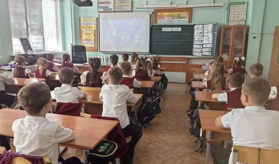🚨 Цифровой ликбез в действии: учимся распознавать мошенников!  В школе прошёл масштабный цифровой ли