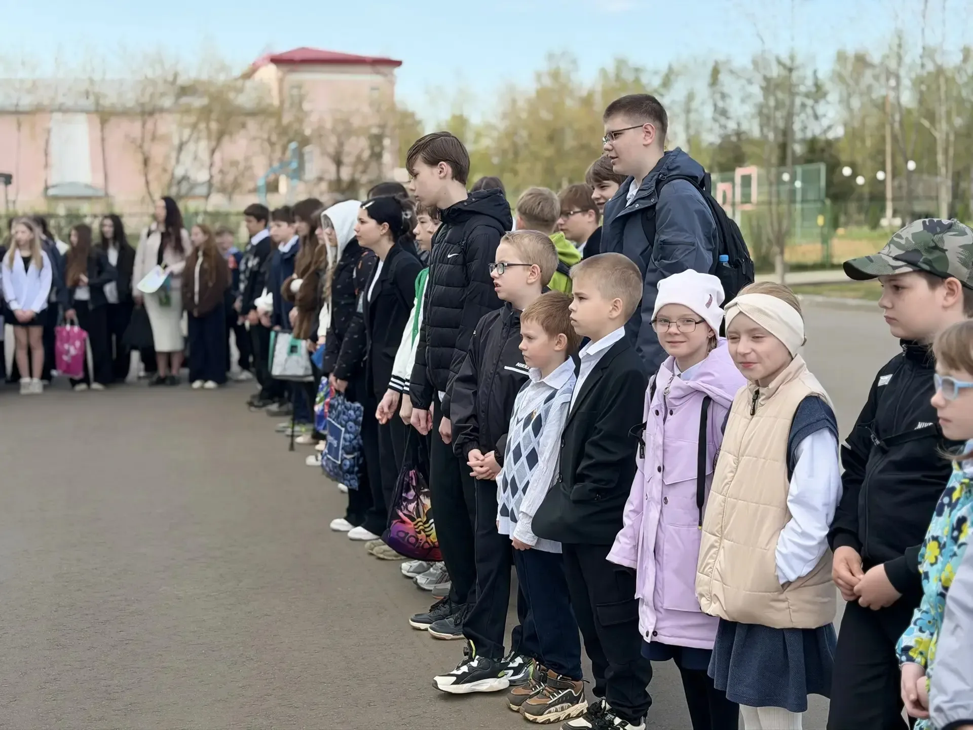 ✨ Сегодня утром царила по‑настоящему торжественная атмосфера — прошла традиционная линейка! ✨  Всё н