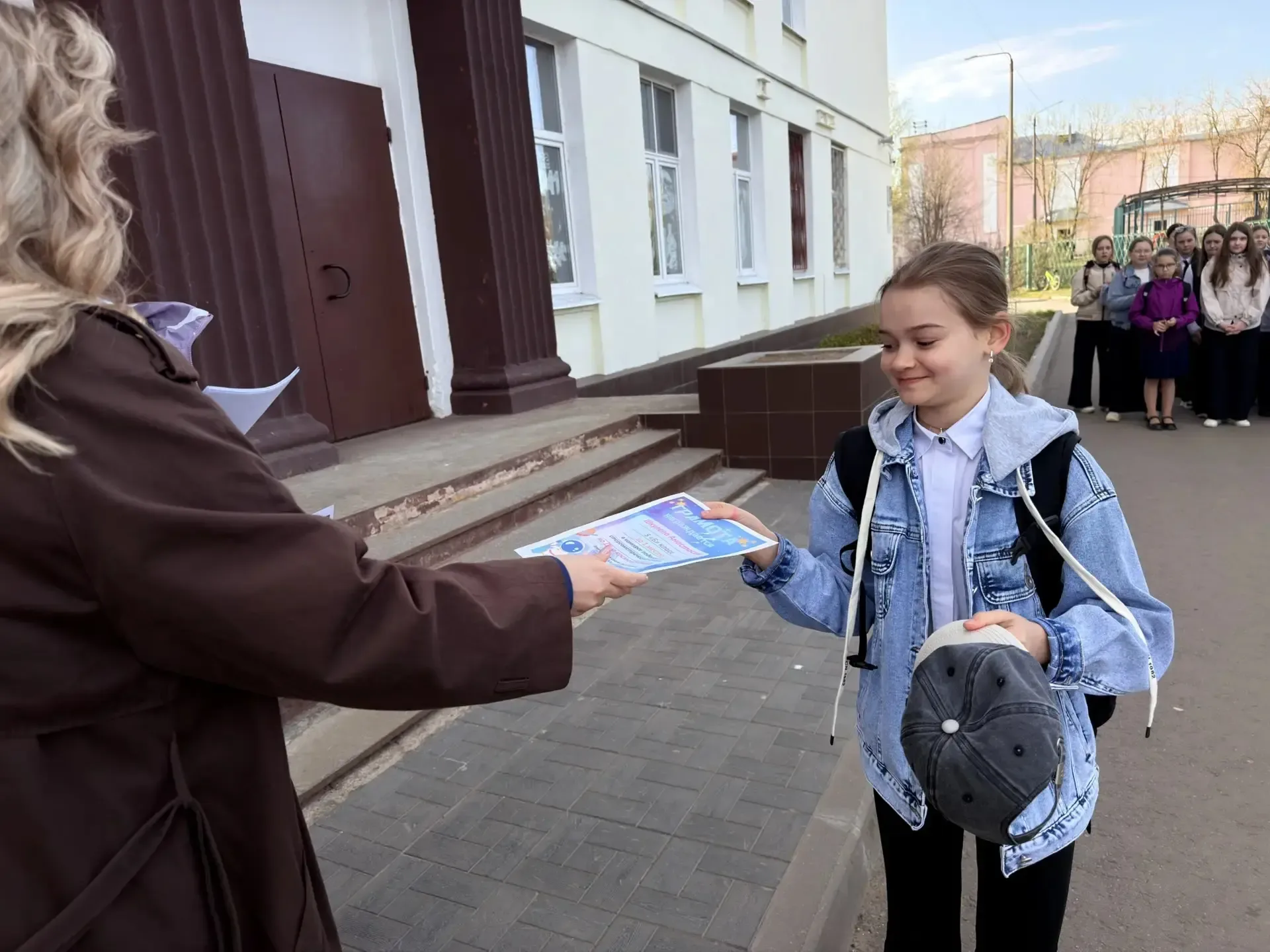 ✨ Сегодня утром царила по‑настоящему торжественная атмосфера — прошла традиционная линейка! ✨  Всё н