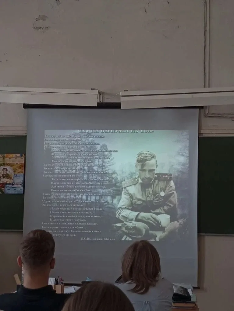 Время идёт — и героические, грозные годы Великой Отечественной войны всё дальше отступают в прошлое.