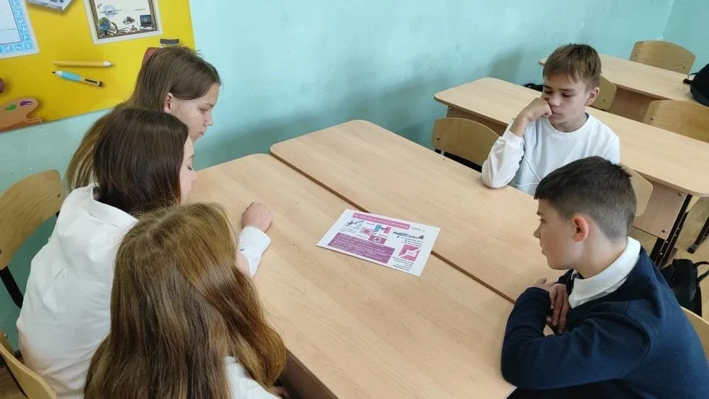 🕊️ В преддверии Дня Победы в школе стартовал цикл тематических классных часов!  6А класс открыл сери