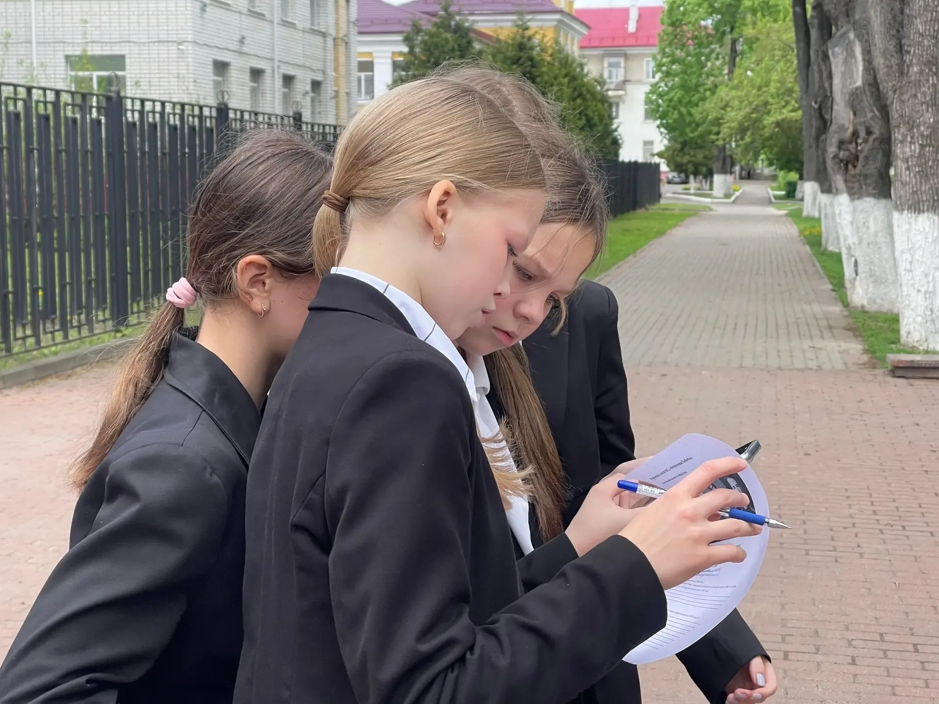 🇷🇺 Урок мужества: лицеисты у памятника героям!  Наши лицеисты приняли участие в особенном уроке патр