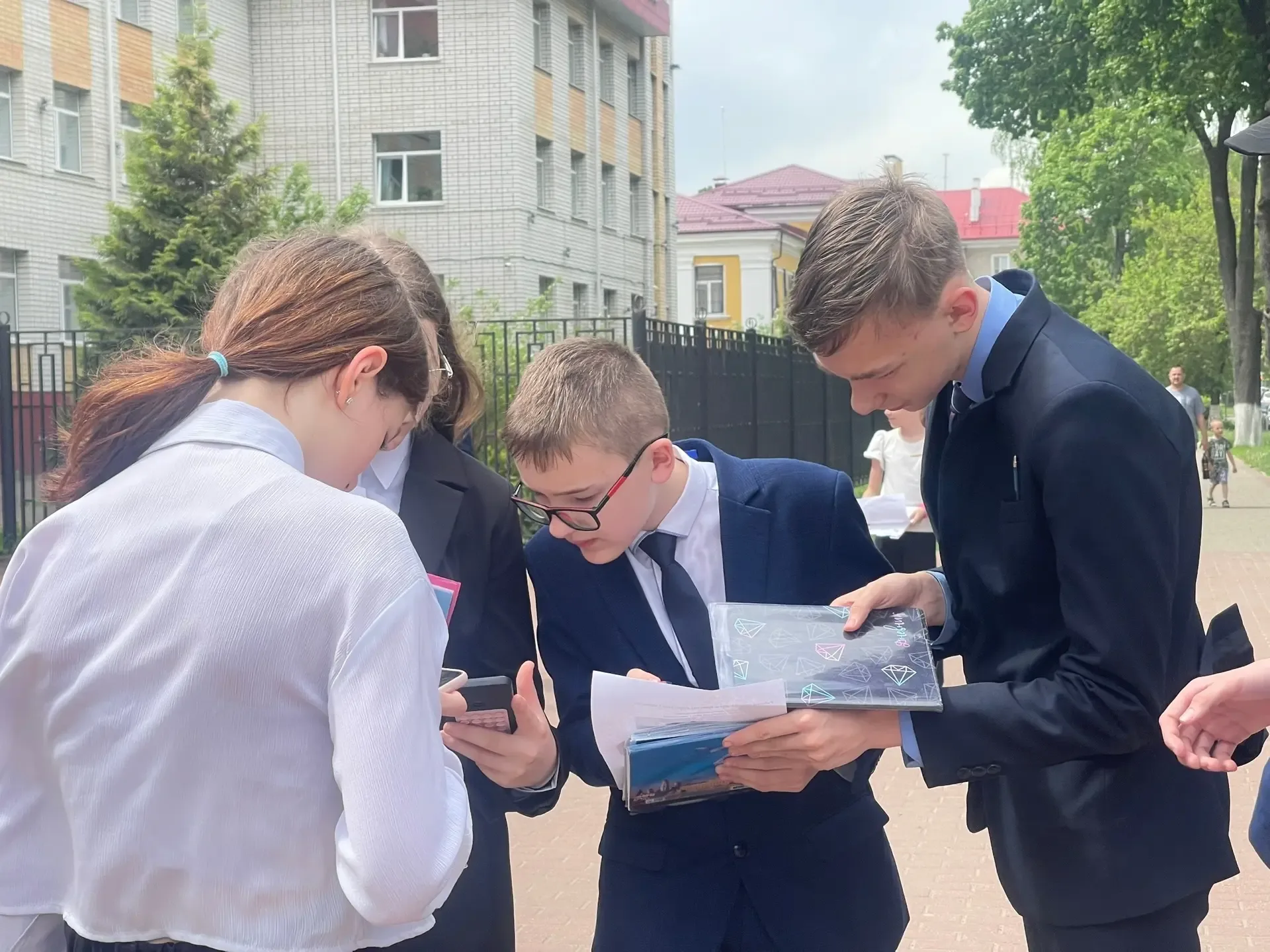 🇷🇺 Урок мужества: лицеисты у памятника героям!  Наши лицеисты приняли участие в особенном уроке патр