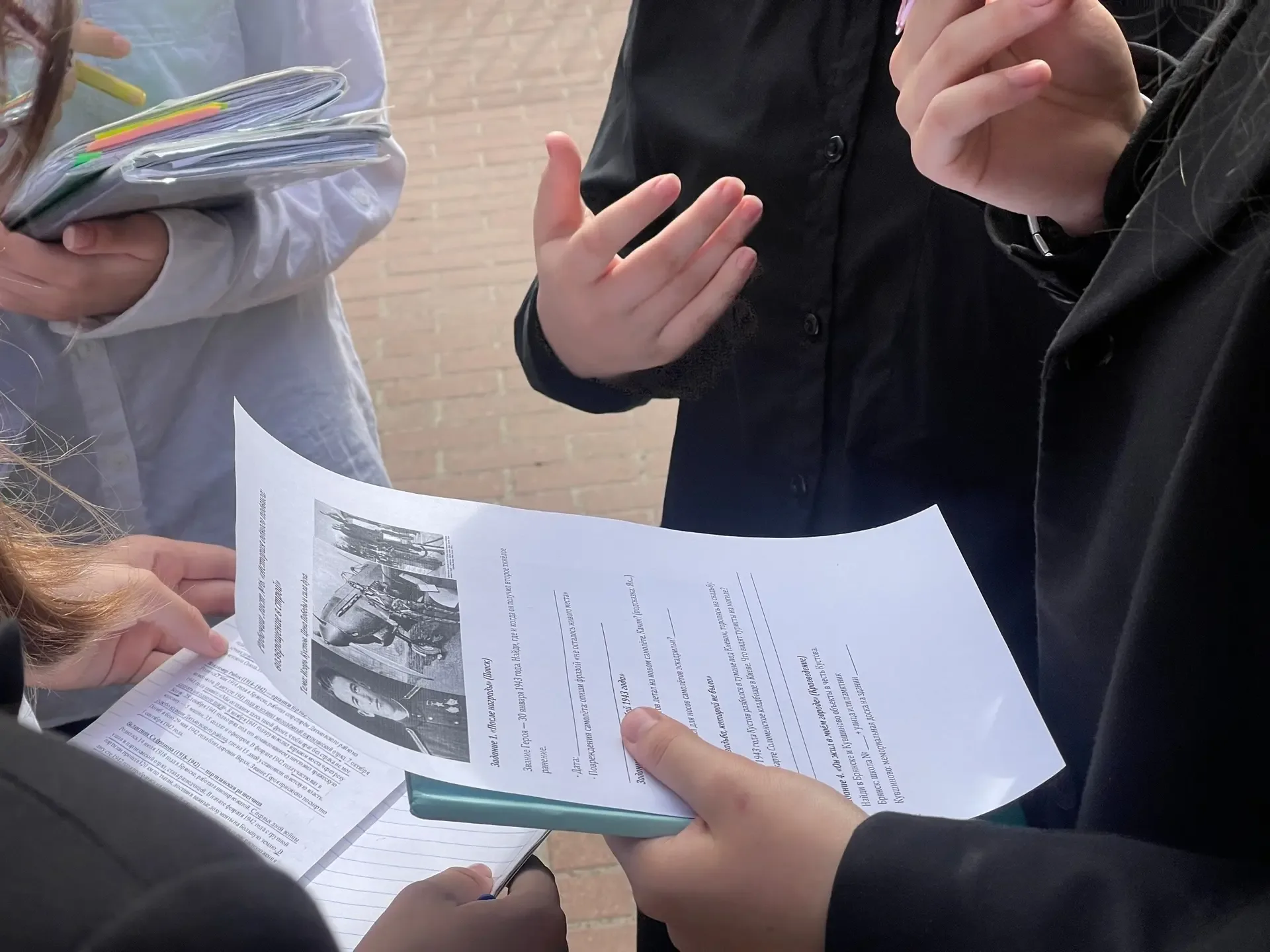 🇷🇺 Урок мужества: лицеисты у памятника героям!  Наши лицеисты приняли участие в особенном уроке патр