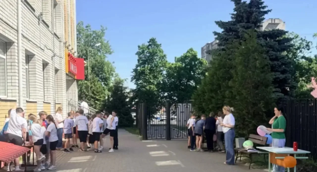 ВСТРЕЧАЕМ ЛЕТО💥  🎓 Студенты Брянского областного колледжа искусств провели яркий праздник лета для у