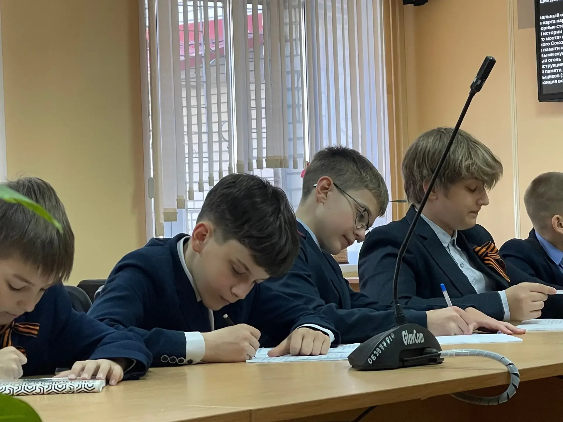 🚀Хранители истории!   Шестиклассники подготовили и рассказали о памятных местах и памятниках города 