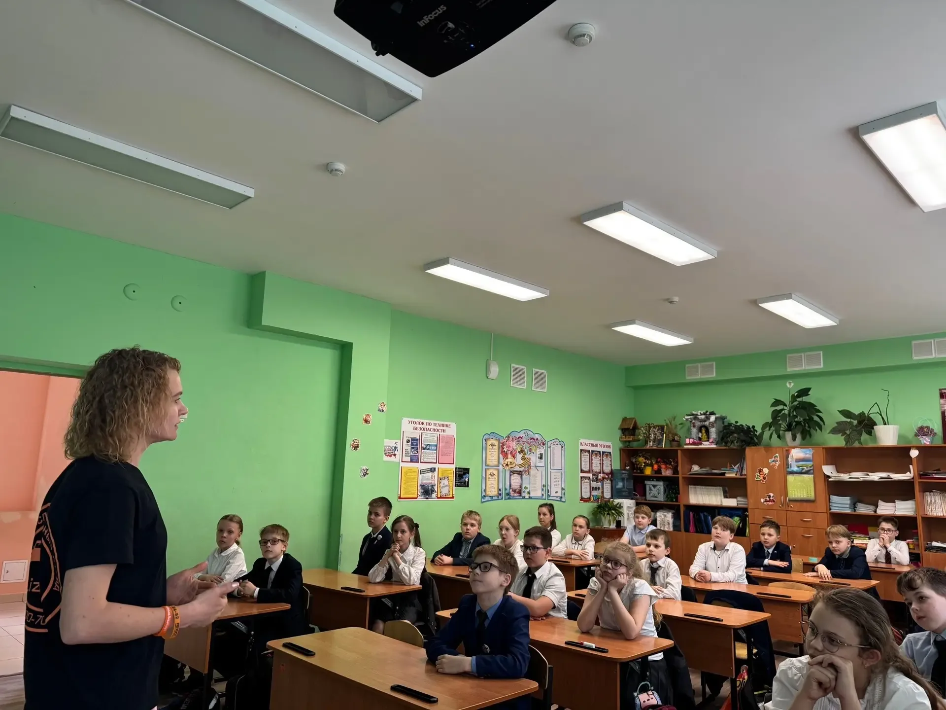 🚨 Встреча с добровольцем поисково‑спасательного отряда: учимся безопасности на практике! 🚨  Сегодня 