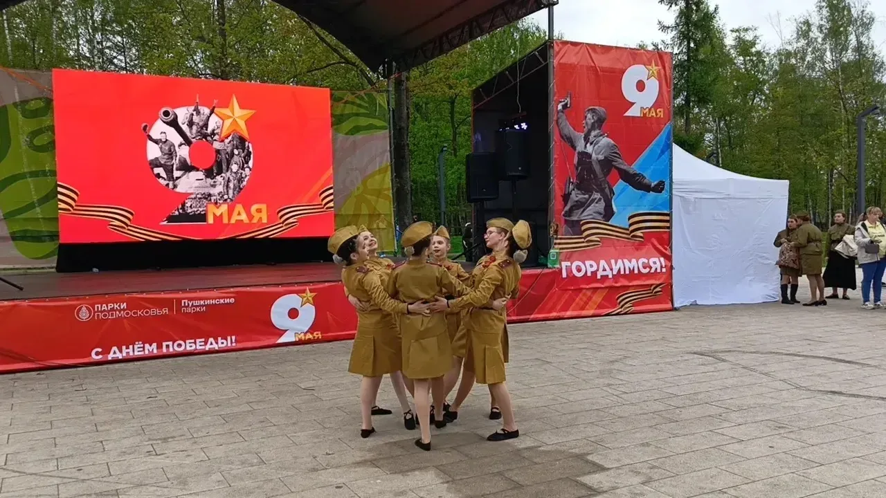 Участницы Театра танца "Вдохновение" приняли участие в праздничном концерте,посвященному Дню Победы.