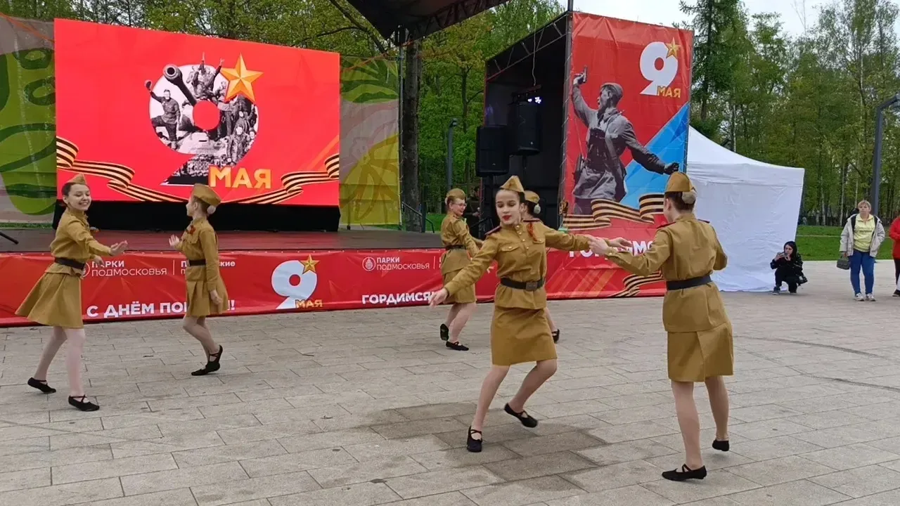 Участницы Театра танца "Вдохновение" приняли участие в праздничном концерте,посвященному Дню Победы.
