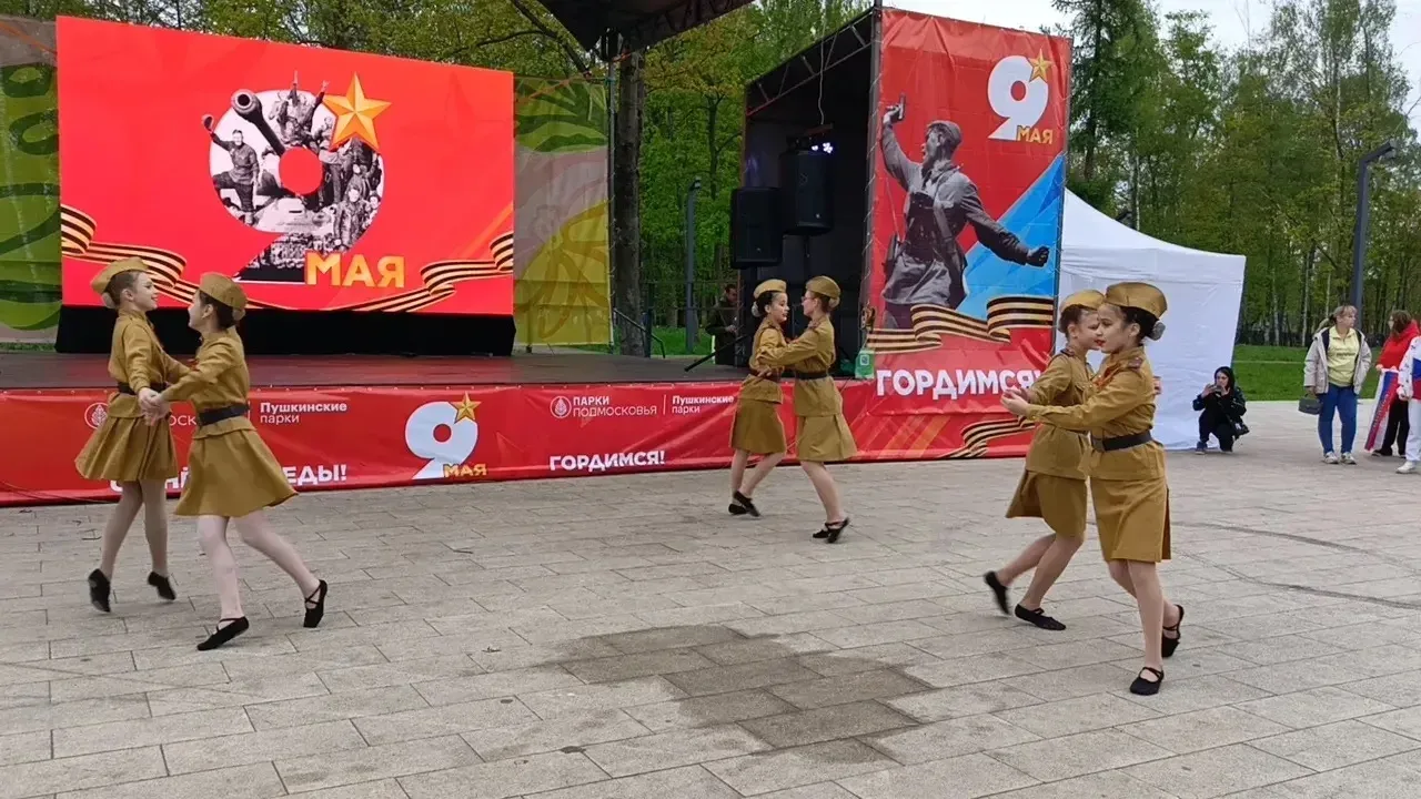 Участницы Театра танца "Вдохновение" приняли участие в праздничном концерте,посвященному Дню Победы.