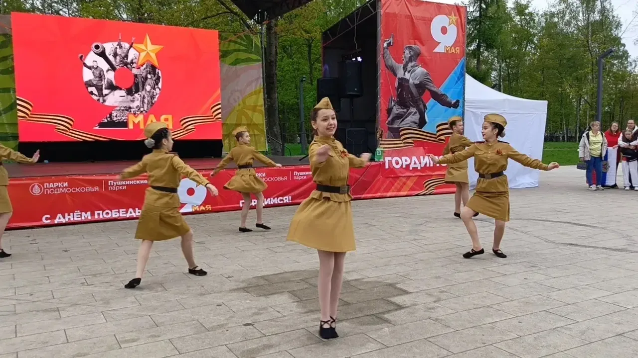 Участницы Театра танца "Вдохновение" приняли участие в праздничном концерте,посвященному Дню Победы.