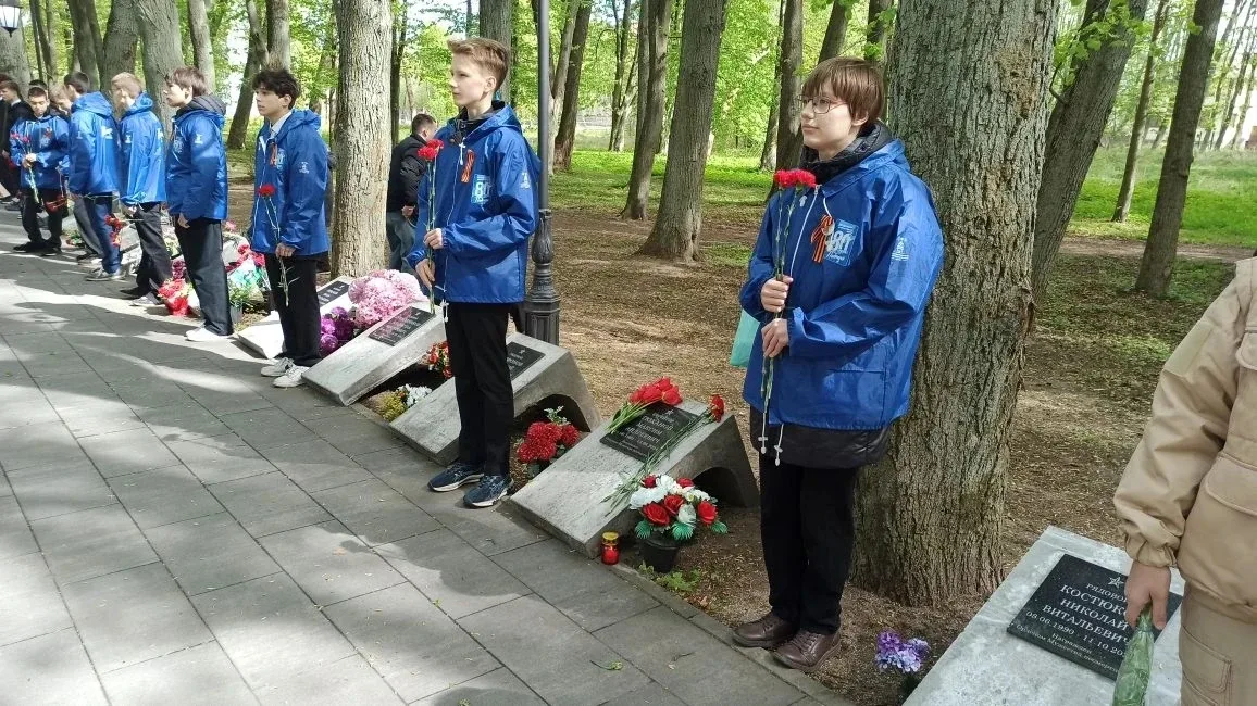 8 мая, в канун Дня Победы, на Аллее Славы прошла традиционная Вахта Памяти. Ученики нашего Лицея зас