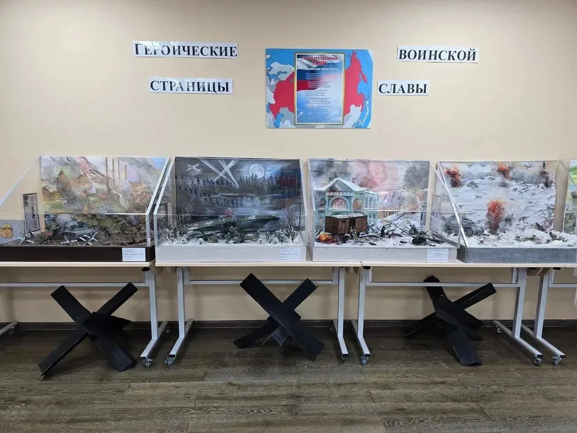 🏛️ ЮНЫЕ ХРАНИТЕЛИ ПАМЯТИ — ВЫСТАВКА ПОПОЛНЕНА! 🏛️ 🎖️ Ученики 3 «М» класса торжественно передали свои