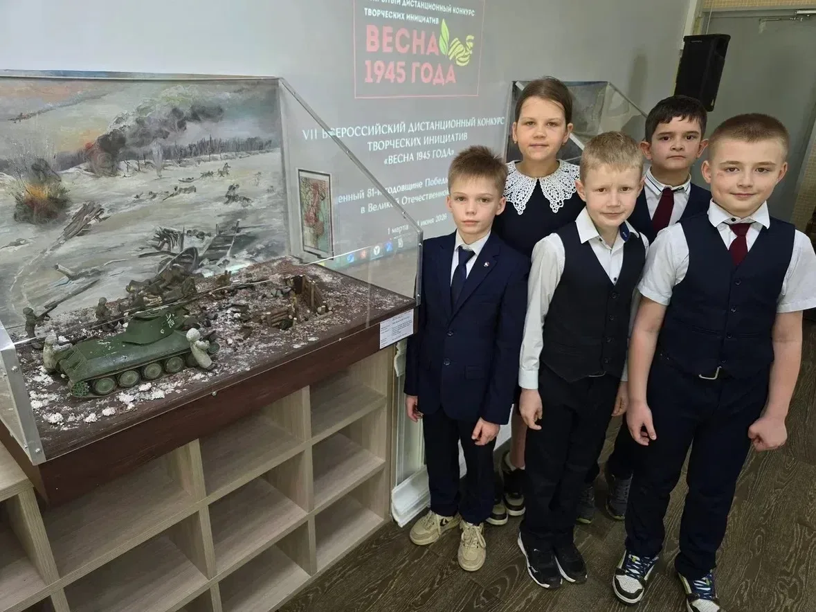 🏛️ ЮНЫЕ ХРАНИТЕЛИ ПАМЯТИ — ВЫСТАВКА ПОПОЛНЕНА! 🏛️ 🎖️ Ученики 3 «М» класса торжественно передали свои