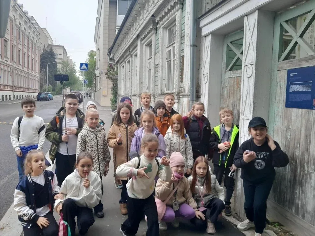 🏛️ ЧТО БЫЛО ДО НАС: УРОК, КОТОРЫЙ НЕ ЗАБУДЕШЬ 🏛️ Три эпохи одной  истории. Ученики 2В и 5Г классов 3