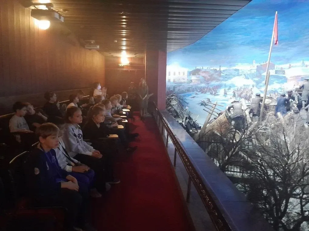 🏛️ ЧТО БЫЛО ДО НАС: УРОК, КОТОРЫЙ НЕ ЗАБУДЕШЬ 🏛️ Три эпохи одной  истории. Ученики 2В и 5Г классов 3