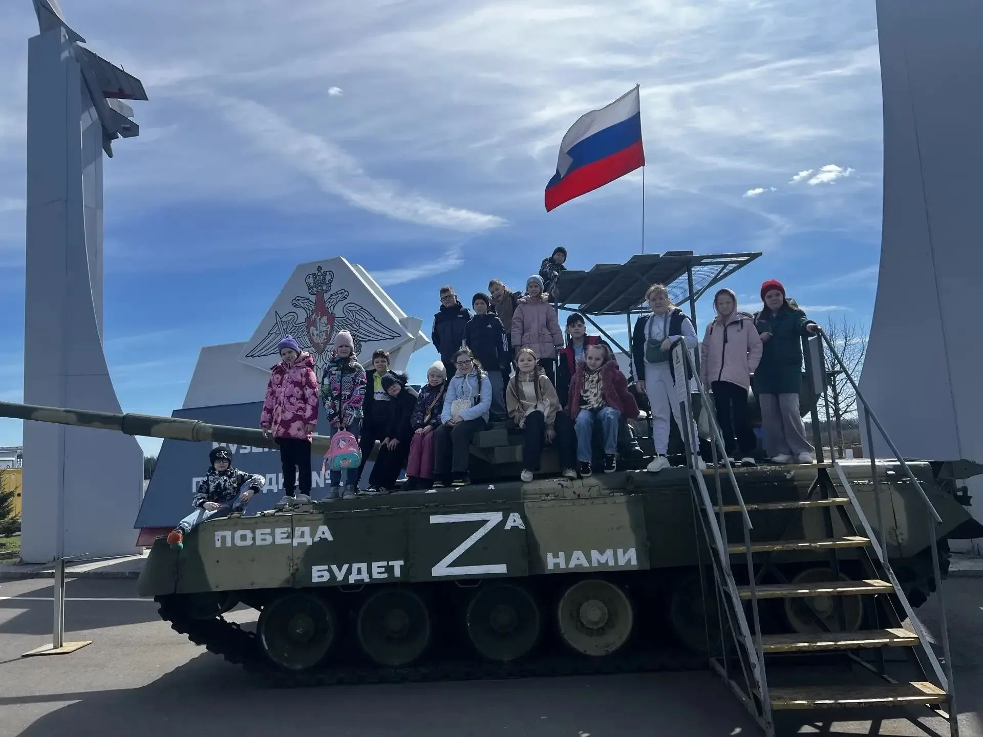 🎖️ ПАРТИЗАНСКИЕ ТРОПЫ И СТАЛЬНЫЕ ГИГАНТЫ: 3Н В ПАРКЕ ПАТРИОТ 🎖️ Представьте: стоишь рядом с настоящи