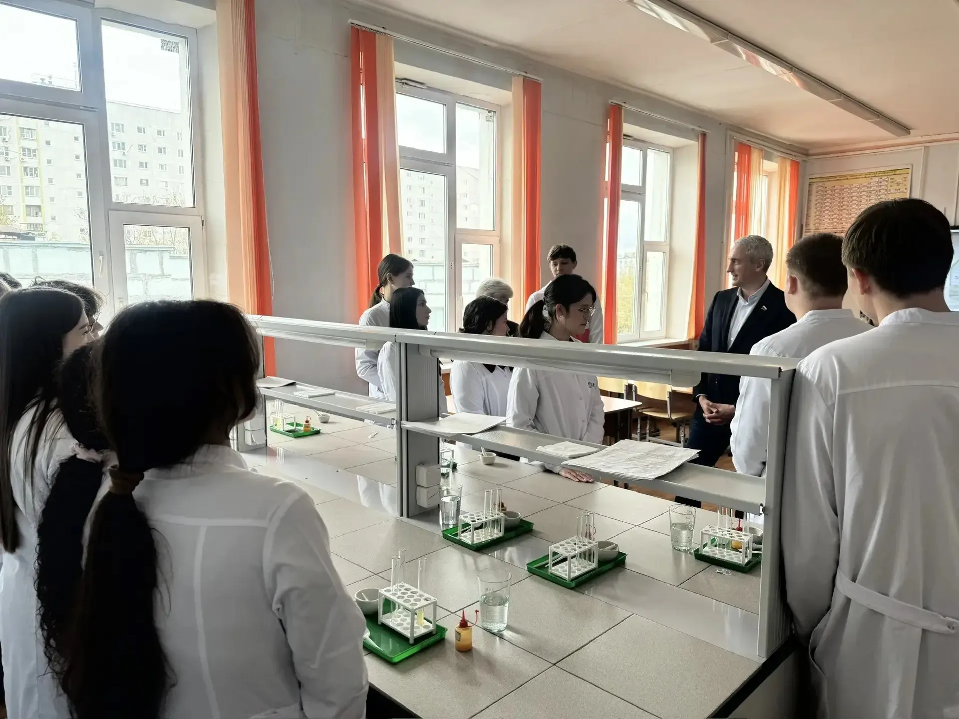 🔬 «ВРАЧ — НЕ ПРОФЕССИЯ, А ПРИЗВАНИЕ»: ГОСТЬ ИЗ ГОСДУМЫ ЛИЧНО ПООБЩАЛСЯ С НАШИМИ МЕДИКАМИ  Вчера в «С
