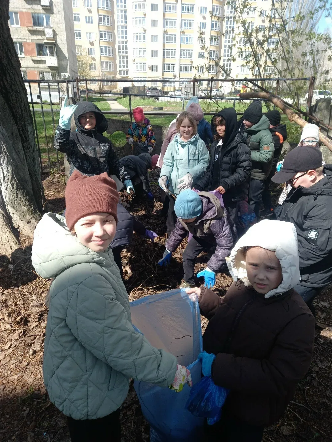 МАОУ СОШ №2 г. Балаково: весна стала ещё зеленее — школа присоединилась к субботнику «Зелёная Весна‑