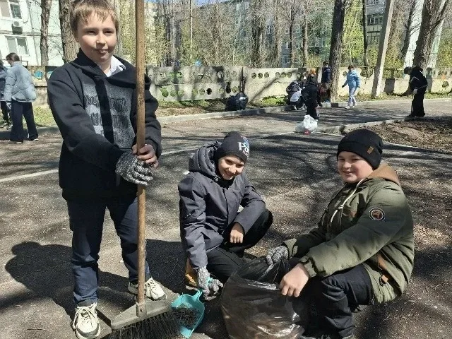 МАОУ СОШ №2 г. Балаково: весна стала ещё зеленее — школа присоединилась к субботнику «Зелёная Весна‑