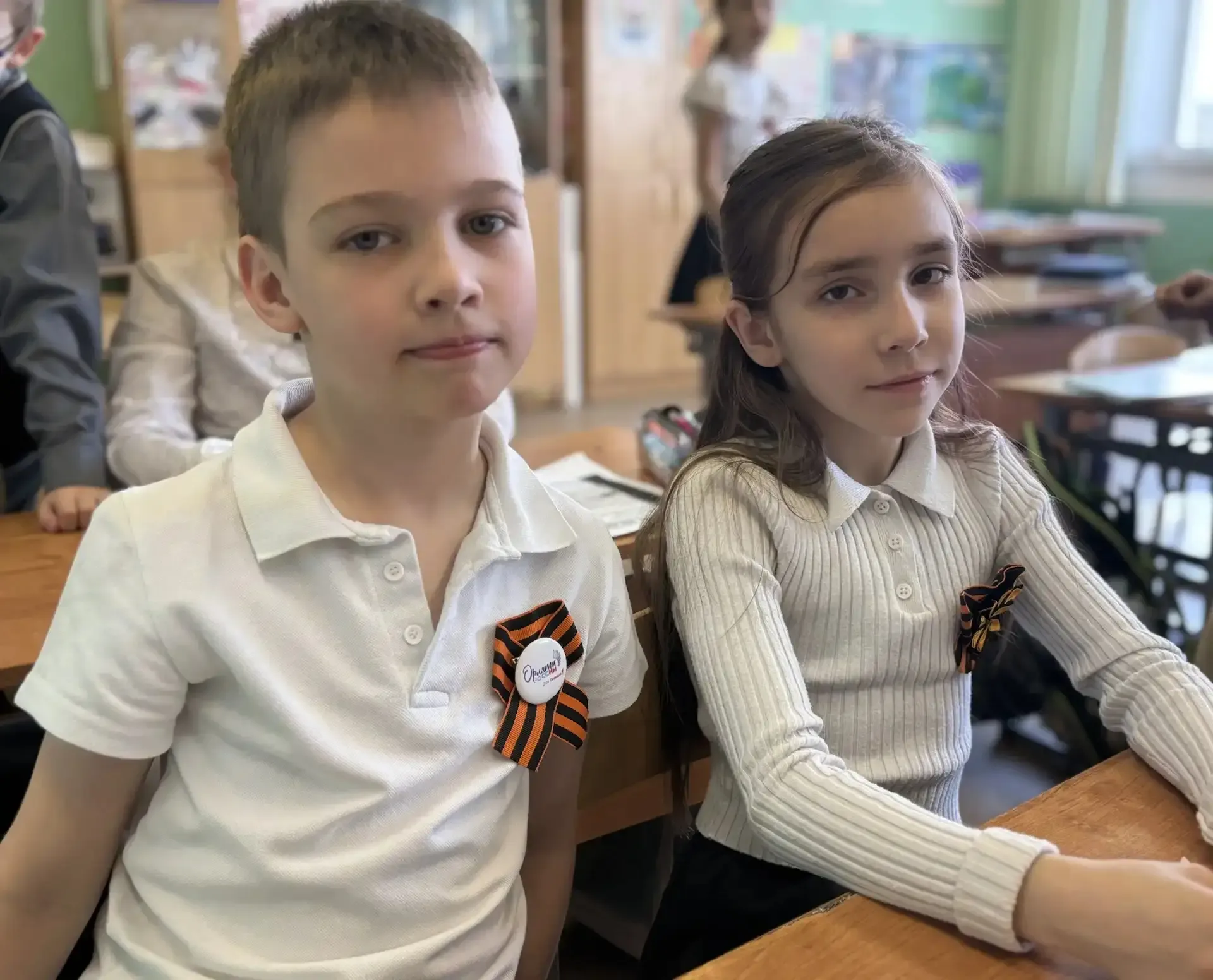 В нашей школе прошла акция «Георгиевская ленточка» 🧡🖤  В преддверии 9 Мая наши ученики и педагоги вс