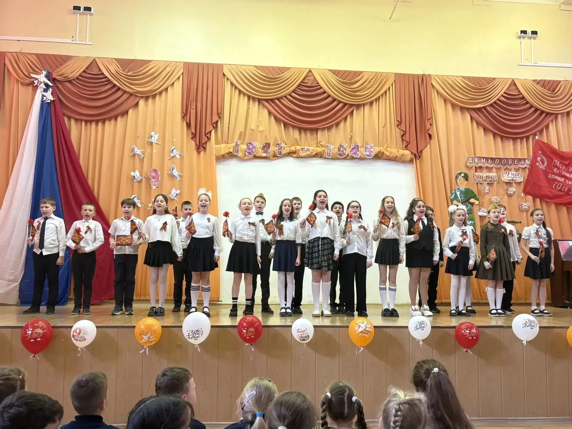 Мы помним. Мы гордимся. Спасибо за мир!  Вчера в нашей школе прошёл концерт, посвящённый Дню Великой
