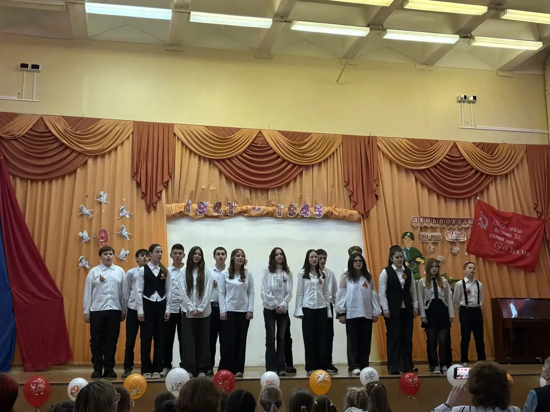 Мы помним. Мы гордимся. Спасибо за мир!  Вчера в нашей школе прошёл концерт, посвящённый Дню Великой
