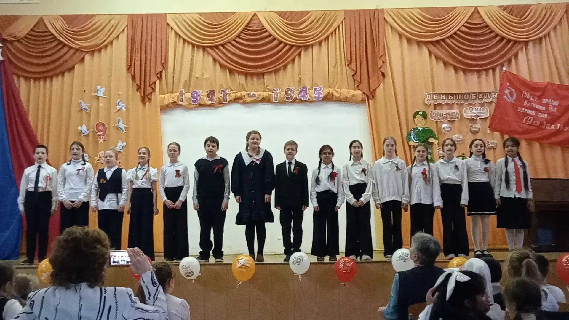 Мы помним. Мы гордимся. Спасибо за мир!  Вчера в нашей школе прошёл концерт, посвящённый Дню Великой